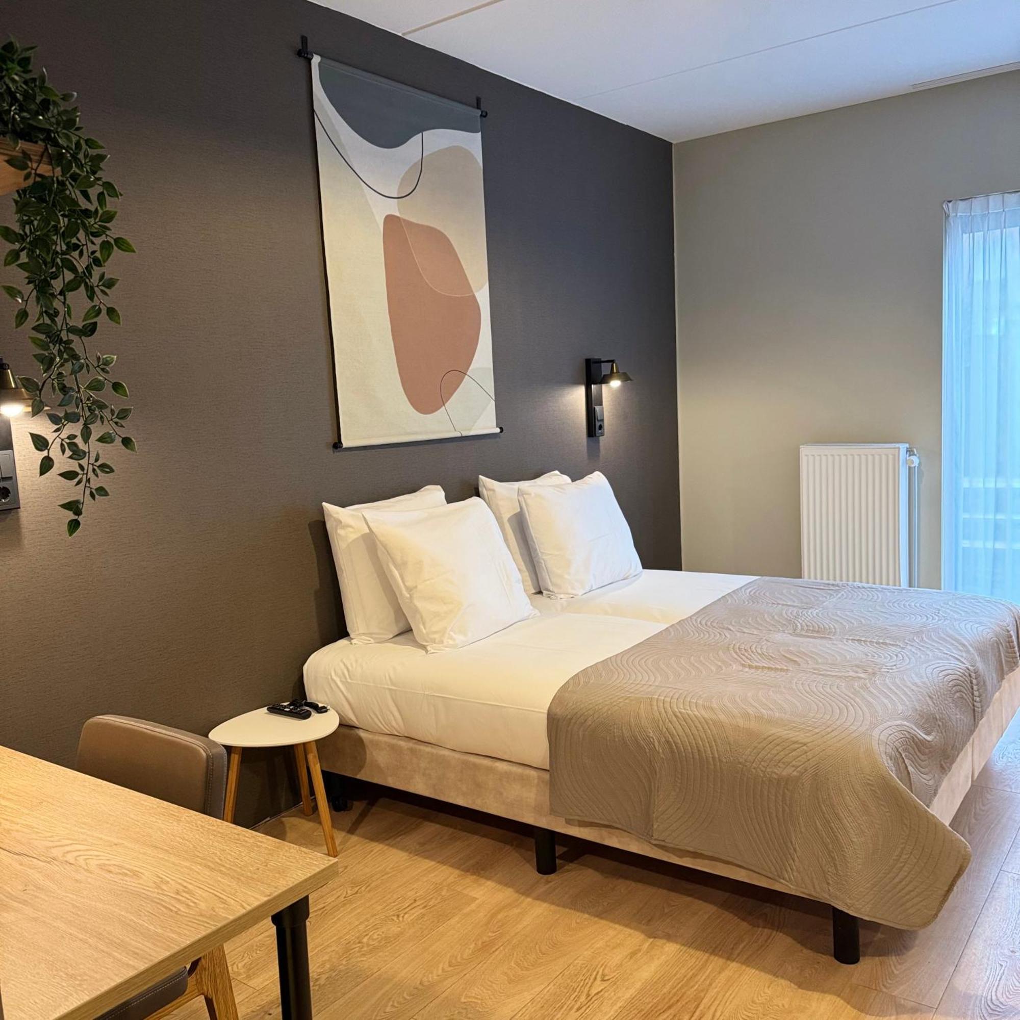 Hotel Emilia Катсгевел Екстер'єр фото