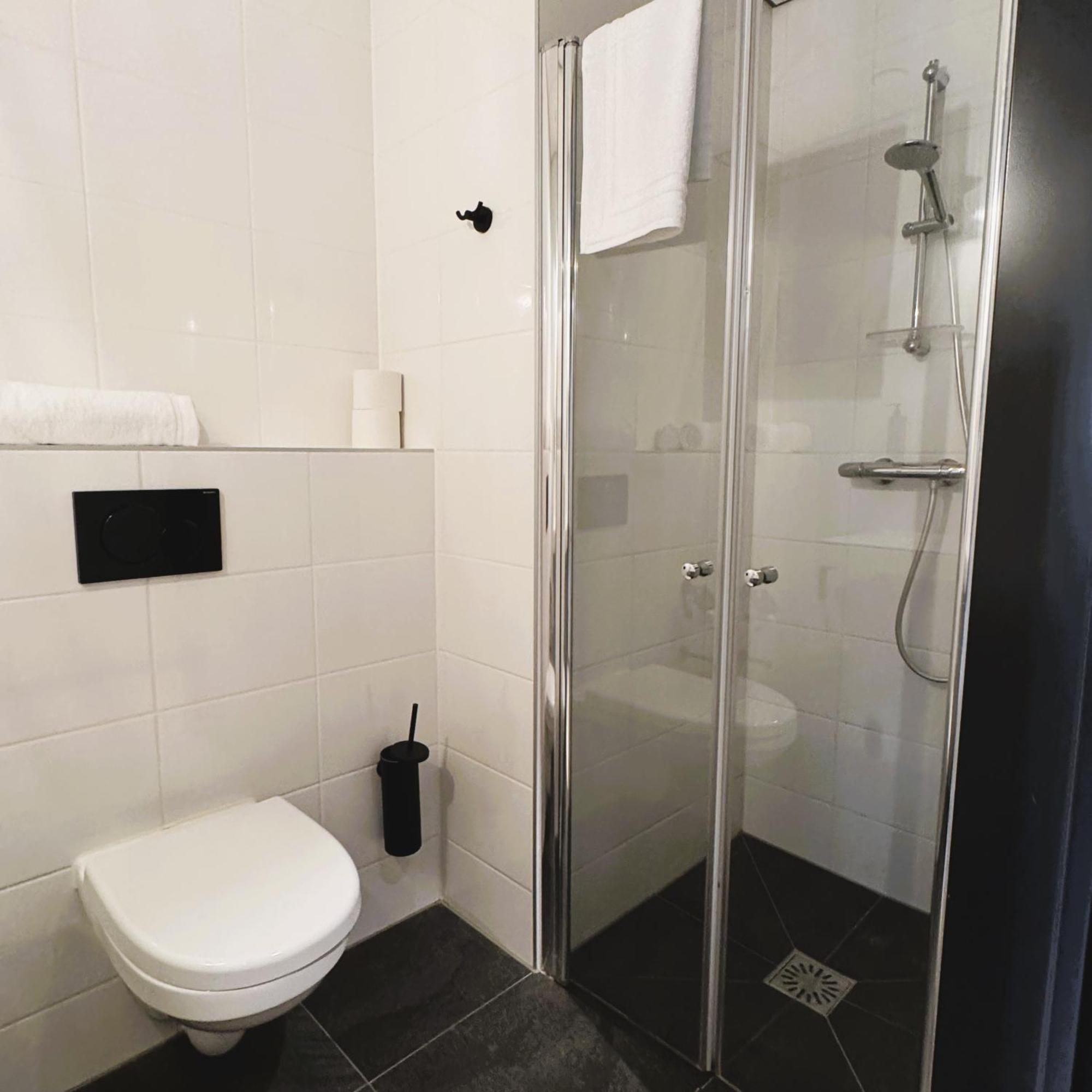 Hotel Emilia Катсгевел Екстер'єр фото